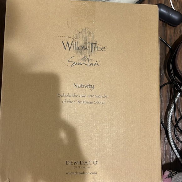 Willow Tree Hand Painted Resin Nativity Figurine w boxes - Picture 9 of 13